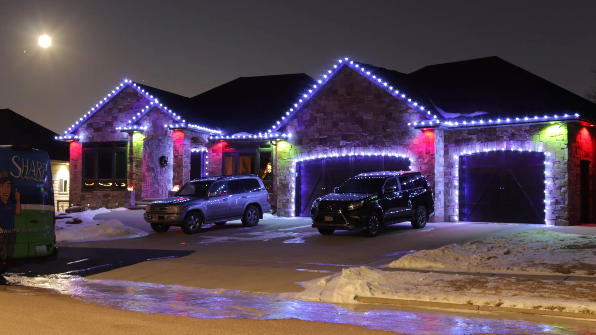 What to Expect When Hiring Pros to Install Christmas Lights on Your Home