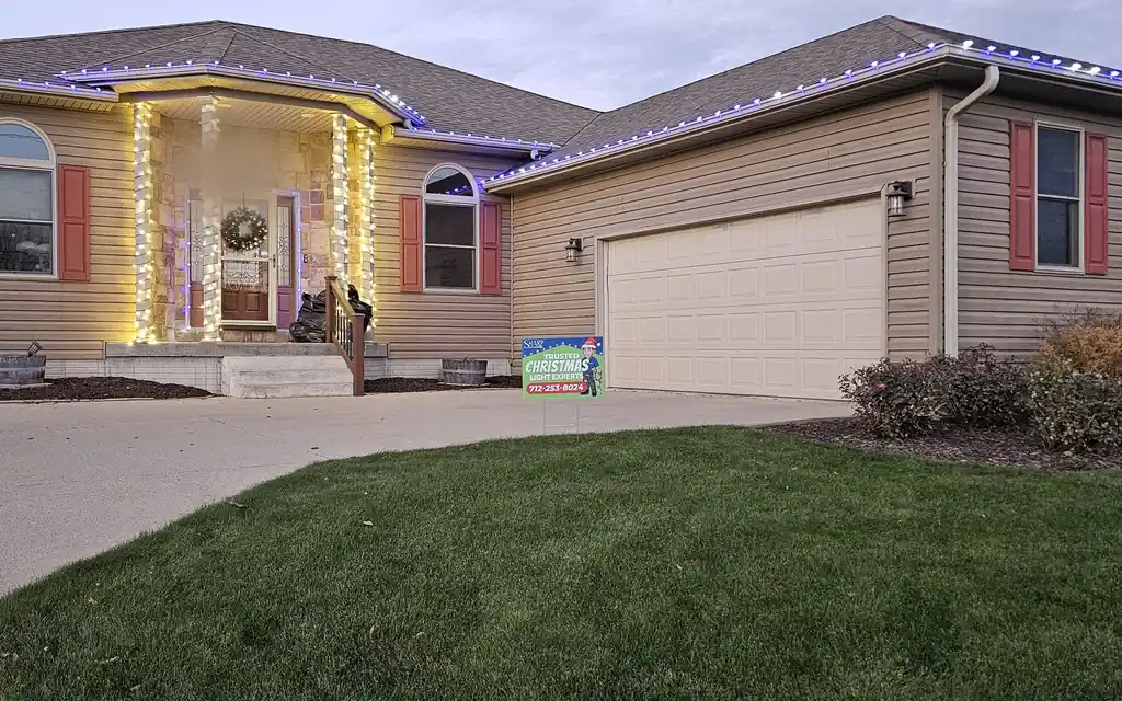The same Sioux City roof line lit in blue